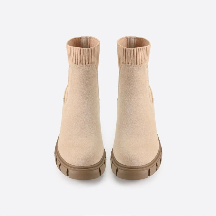 Effortless Chelsea Boots
