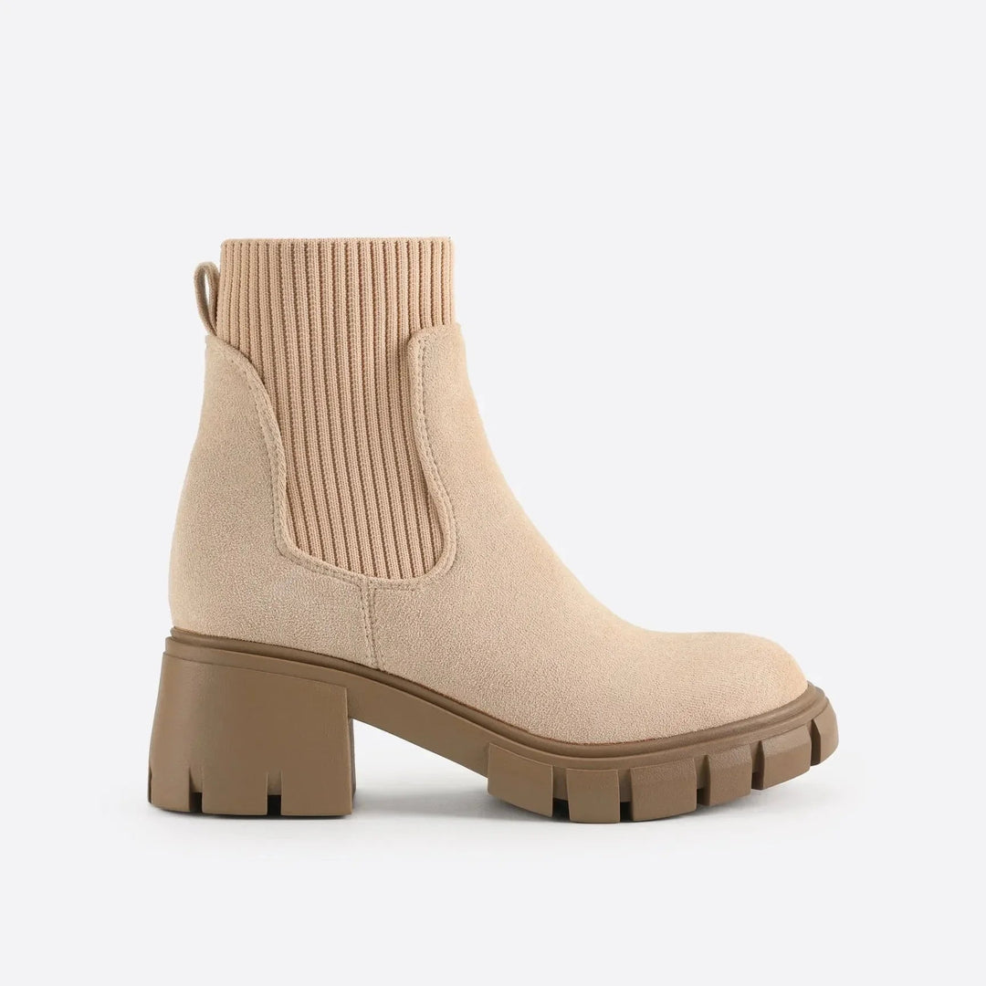 Effortless Chelsea Boots